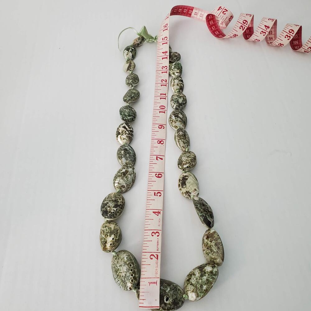 Green Shell Necklace - Picture 5 of 7